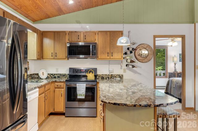 38 Bee Tree Lane, Mars Hill, NC 28754