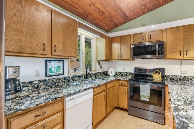 38 Bee Tree Lane, Mars Hill, NC 28754