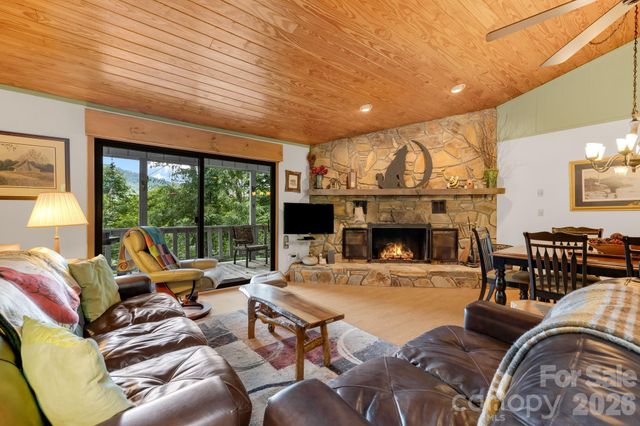 38 Bee Tree Lane, Mars Hill, NC 28754