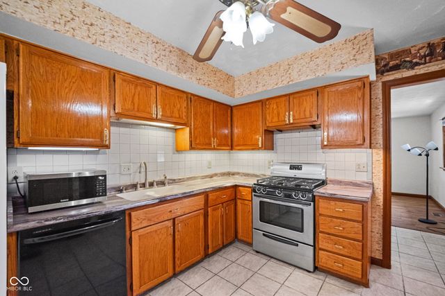 806 Sam Ralston Road, Lebanon, IN 46052