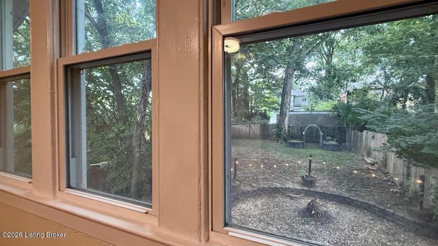 2213 Grinstead Dr, Louisville, KY 40204
