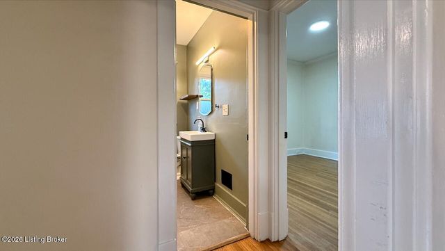 2213 Grinstead Dr, Louisville, KY 40204