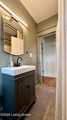 2213 Grinstead Dr, Louisville, KY 40204