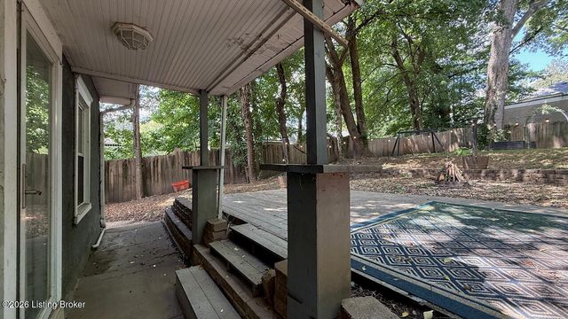 2213 Grinstead Dr, Louisville, KY 40204