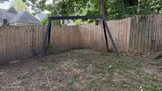 2213 Grinstead Dr, Louisville, KY 40204