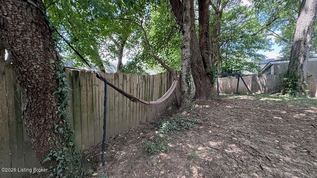 2213 Grinstead Dr, Louisville, KY 40204
