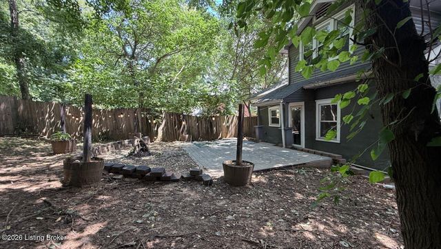 2213 Grinstead Dr, Louisville, KY 40204
