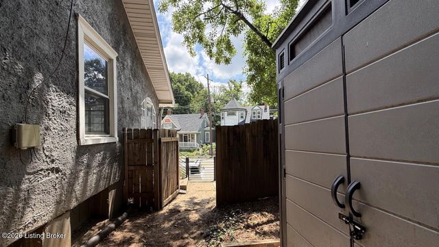 2213 Grinstead Dr, Louisville, KY 40204