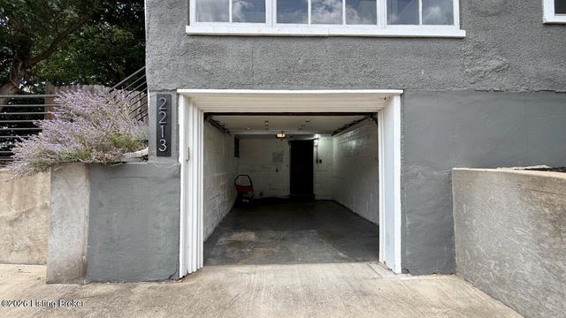 2213 Grinstead Dr, Louisville, KY 40204