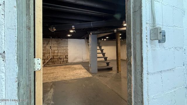 2213 Grinstead Dr, Louisville, KY 40204