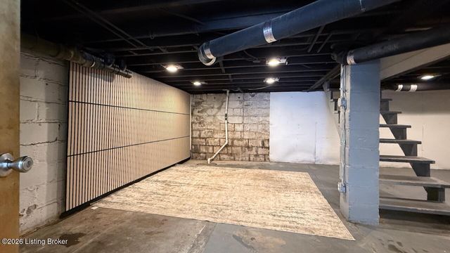 2213 Grinstead Dr, Louisville, KY 40204