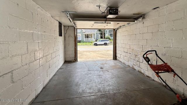 2213 Grinstead Dr, Louisville, KY 40204