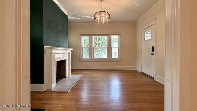 2213 Grinstead Dr, Louisville, KY 40204