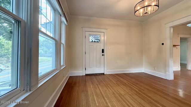 2213 Grinstead Dr, Louisville, KY 40204