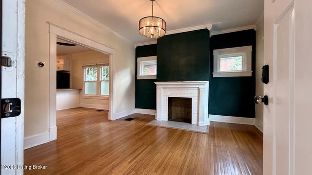 2213 Grinstead Dr, Louisville, KY 40204
