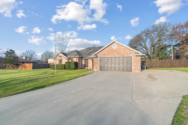 2013 Wood Trail, Azle, TX 76020