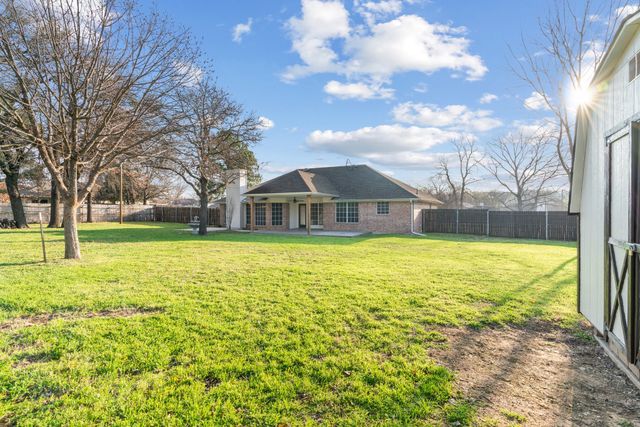 2013 Wood Trail, Azle, TX 76020