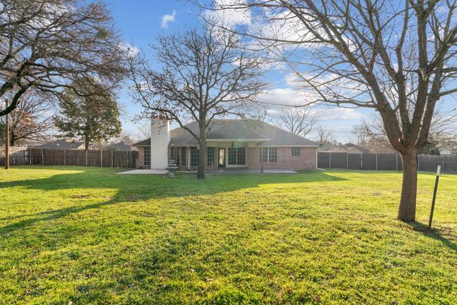 2013 Wood Trail, Azle, TX 76020