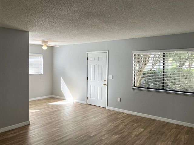 11703 RAINTREE VILLAGE BOULEVARD B, Temple Terrace, FL 33617