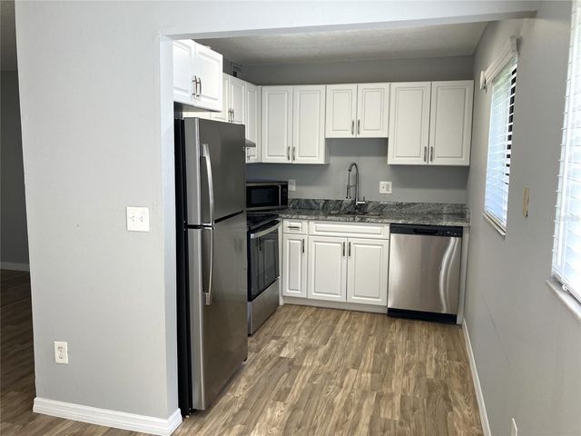 11703 RAINTREE VILLAGE BOULEVARD B, Temple Terrace, FL 33617