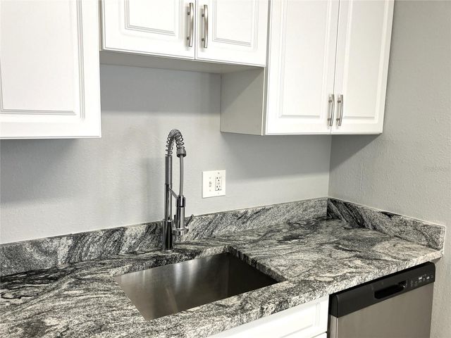 11703 RAINTREE VILLAGE BOULEVARD B, Temple Terrace, FL 33617