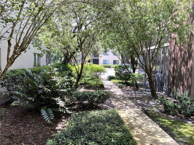 11703 RAINTREE VILLAGE BOULEVARD B, Temple Terrace, FL 33617