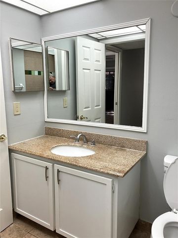 11703 RAINTREE VILLAGE BOULEVARD B, Temple Terrace, FL 33617