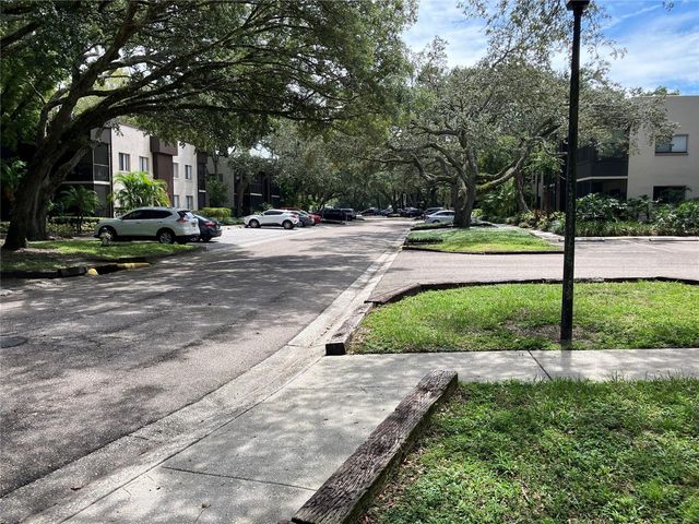 11703 RAINTREE VILLAGE BOULEVARD B, Temple Terrace, FL 33617