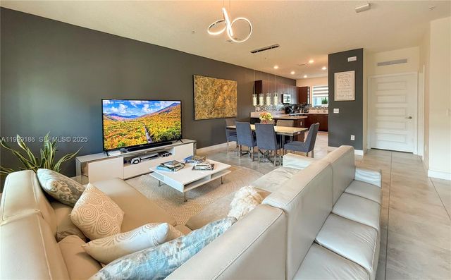 4654 NW 84th Ave, Doral, FL 33166