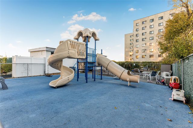 640 Pelham Road 3L, New Rochelle, NY 10805