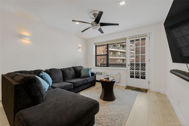 640 Pelham Road 3L, New Rochelle, NY 10805