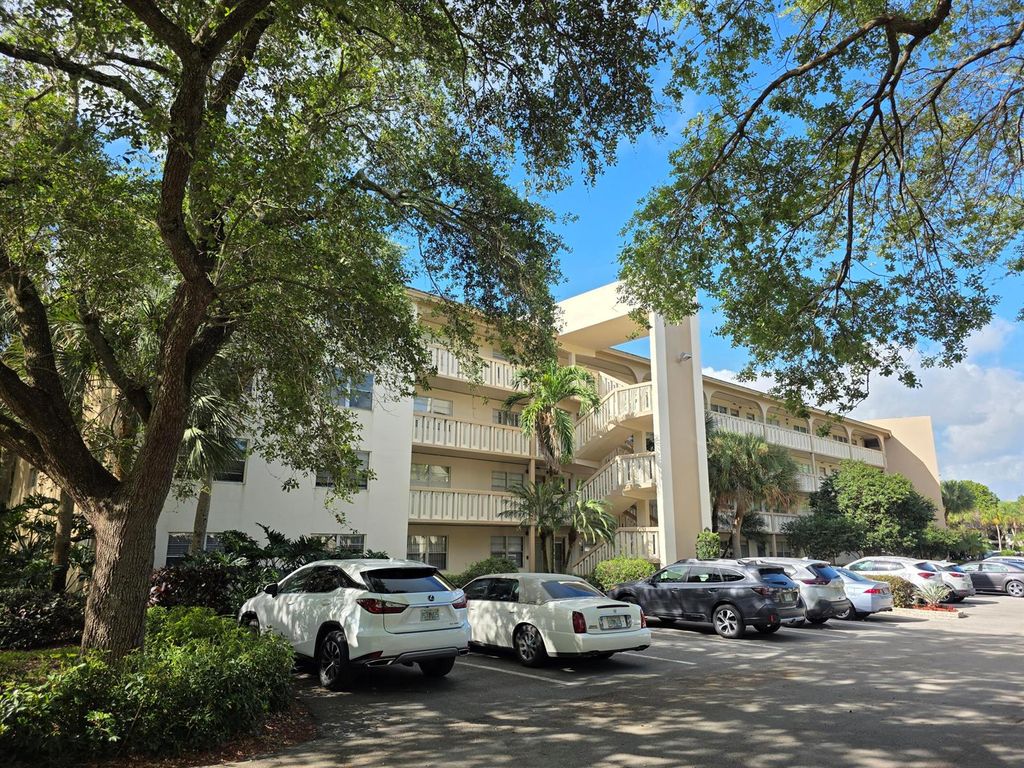 2301 Lucaya Lane E3, Coconut Creek, FL 33066