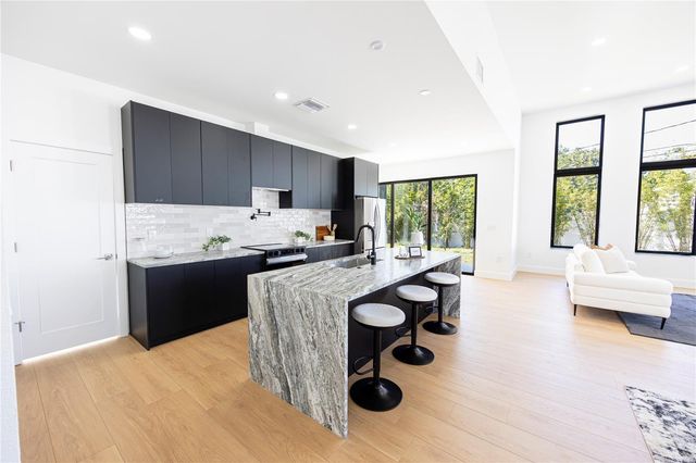 2521 18TH AVENUE N, St Petersburg, FL 33713