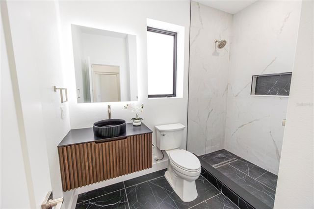 2521 18TH AVENUE N, St Petersburg, FL 33713