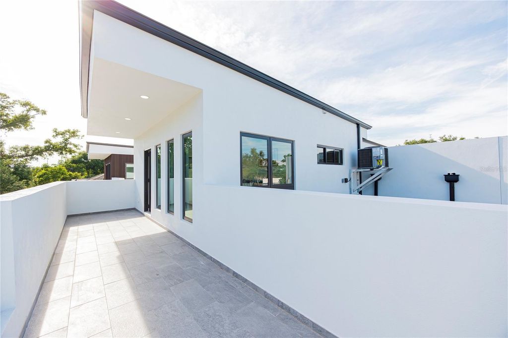 Image 15 of property listing at 2521 18TH AVENUE N, St Petersburg, FL 33713