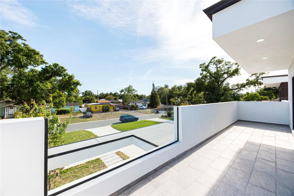 Image 16 of property listing at 2521 18TH AVENUE N, St Petersburg, FL 33713