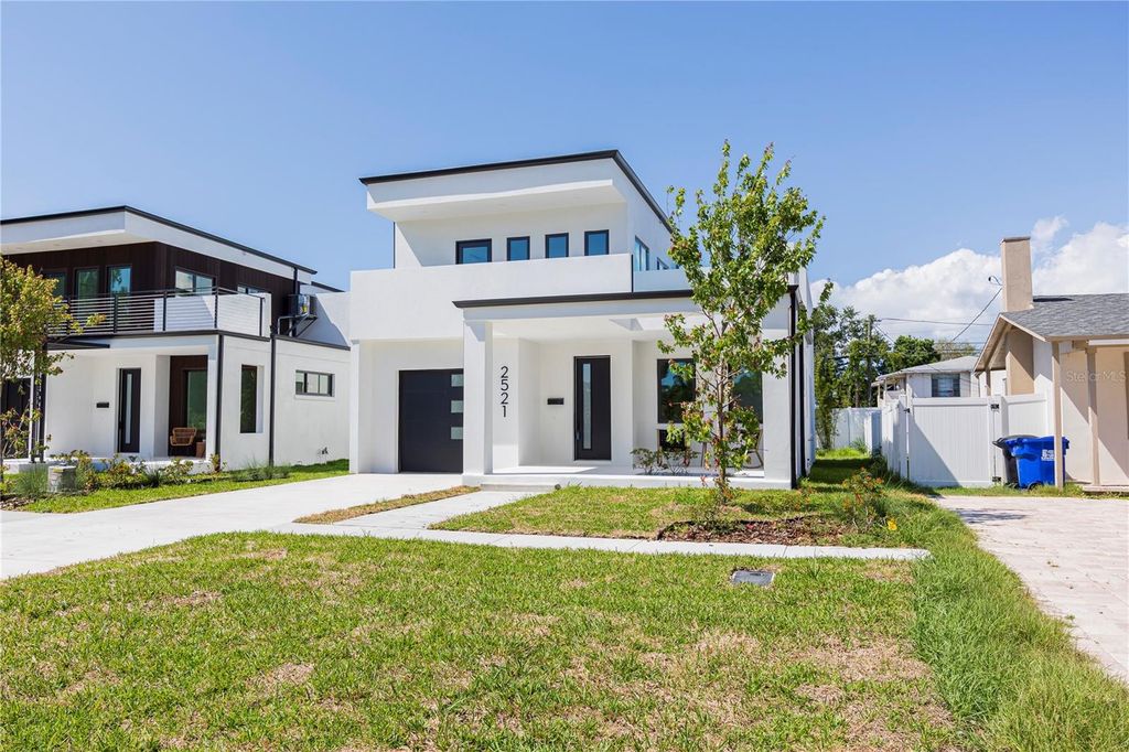 Image 3 of property listing at 2521 18TH AVENUE N, St Petersburg, FL 33713