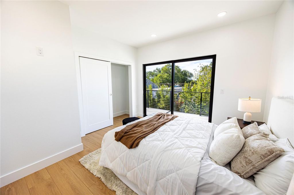 Image 25 of property listing at 2521 18TH AVENUE N, St Petersburg, FL 33713