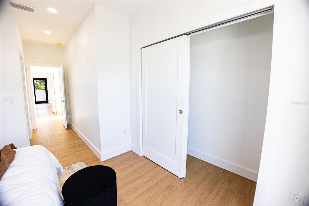 Image 26 of property listing at 2521 18TH AVENUE N, St Petersburg, FL 33713