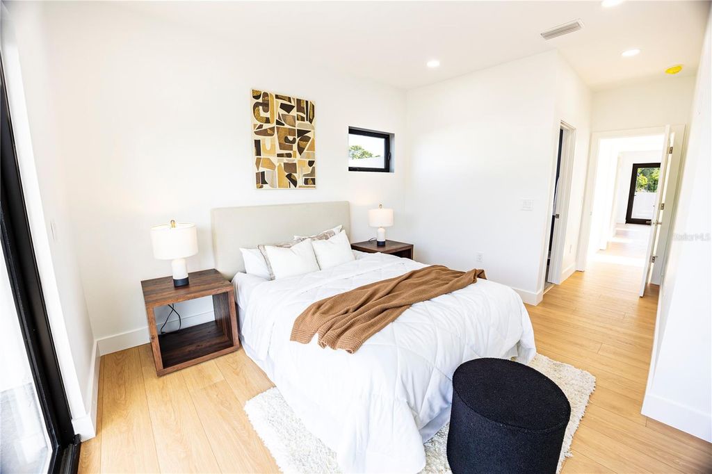 Image 27 of property listing at 2521 18TH AVENUE N, St Petersburg, FL 33713