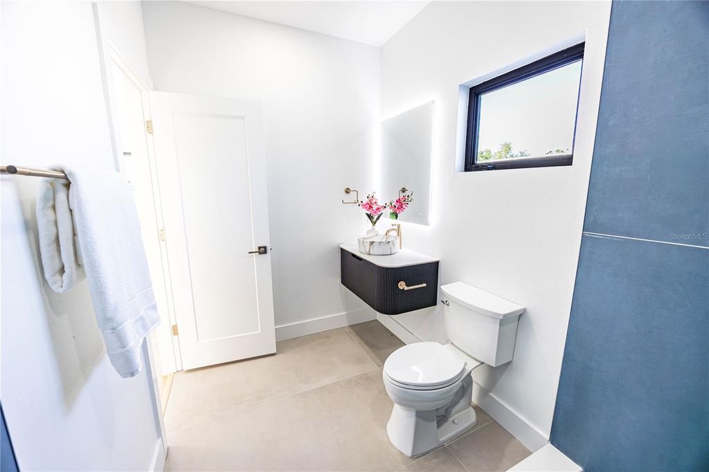 Image 29 of property listing at 2521 18TH AVENUE N, St Petersburg, FL 33713