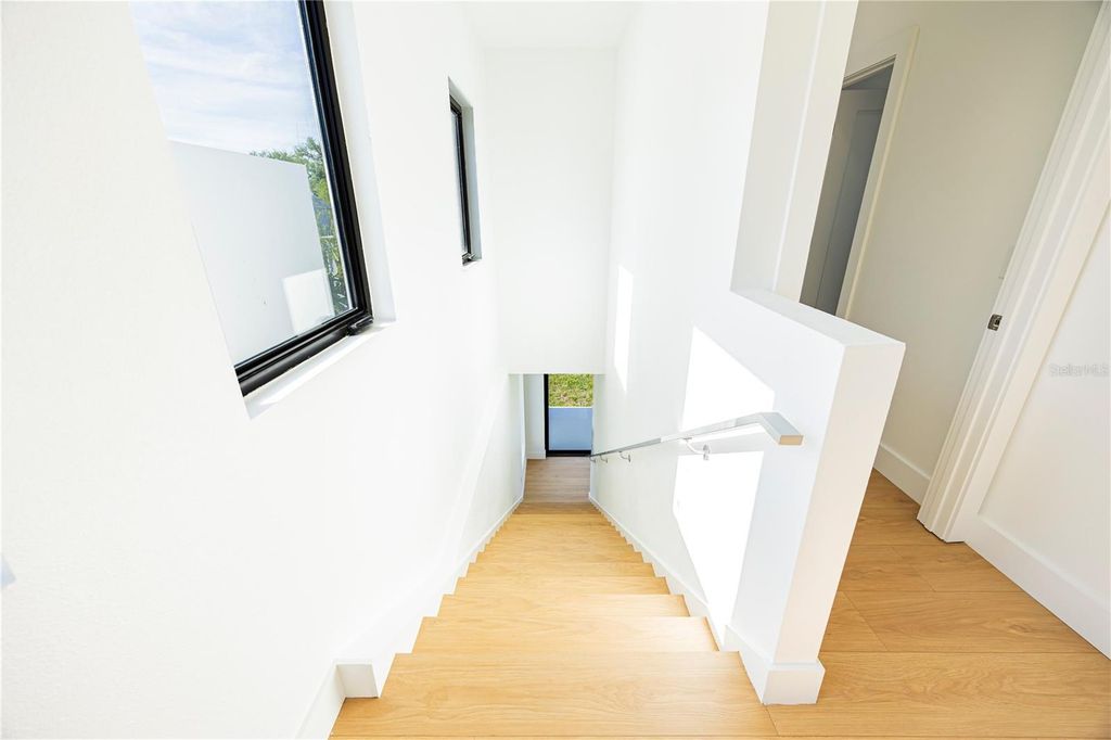 Image 34 of property listing at 2521 18TH AVENUE N, St Petersburg, FL 33713