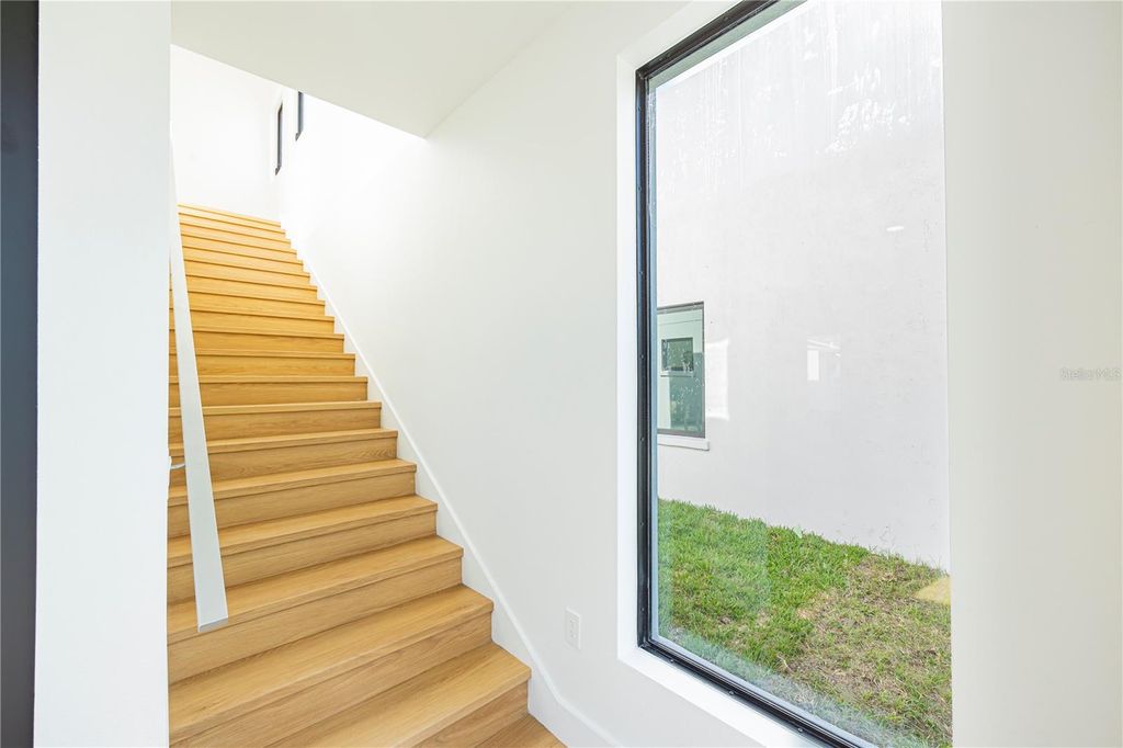 Image 35 of property listing at 2521 18TH AVENUE N, St Petersburg, FL 33713