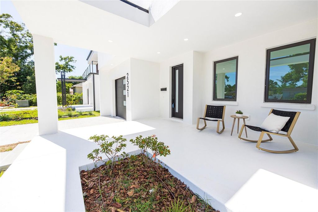 Image 37 of property listing at 2521 18TH AVENUE N, St Petersburg, FL 33713