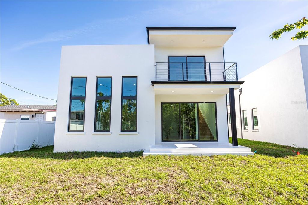 Image 38 of property listing at 2521 18TH AVENUE N, St Petersburg, FL 33713