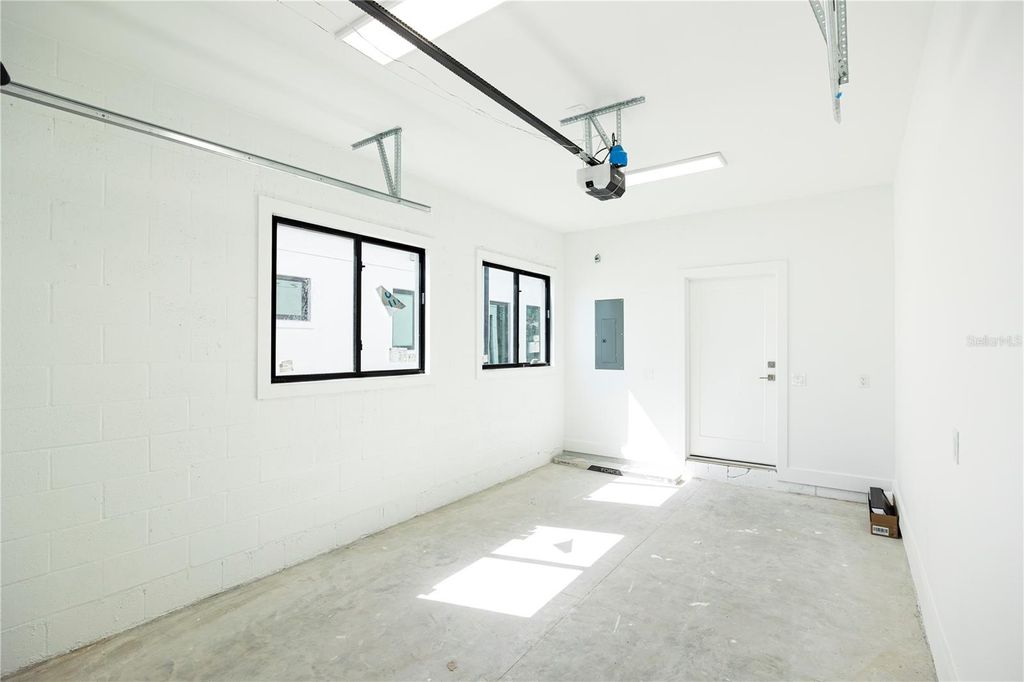 Image 41 of property listing at 2521 18TH AVENUE N, St Petersburg, FL 33713