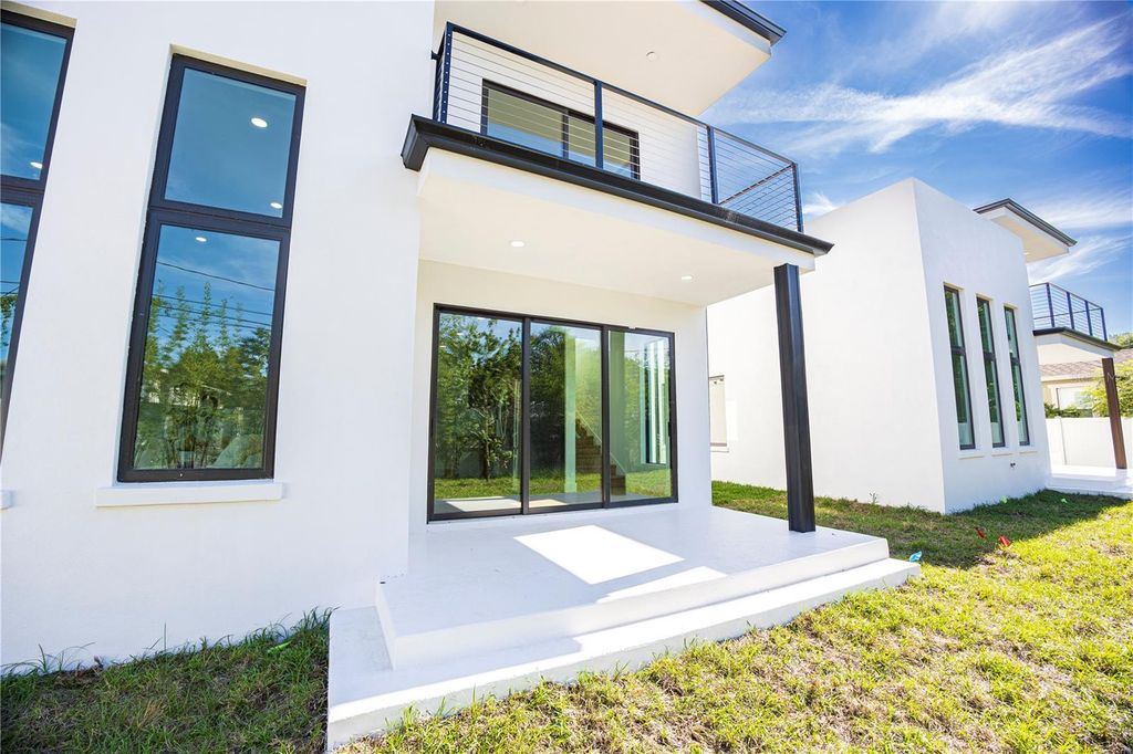 Image 42 of property listing at 2521 18TH AVENUE N, St Petersburg, FL 33713