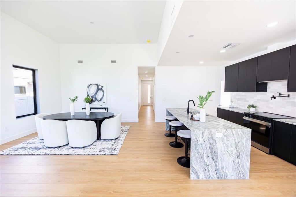 Image 43 of property listing at 2521 18TH AVENUE N, St Petersburg, FL 33713