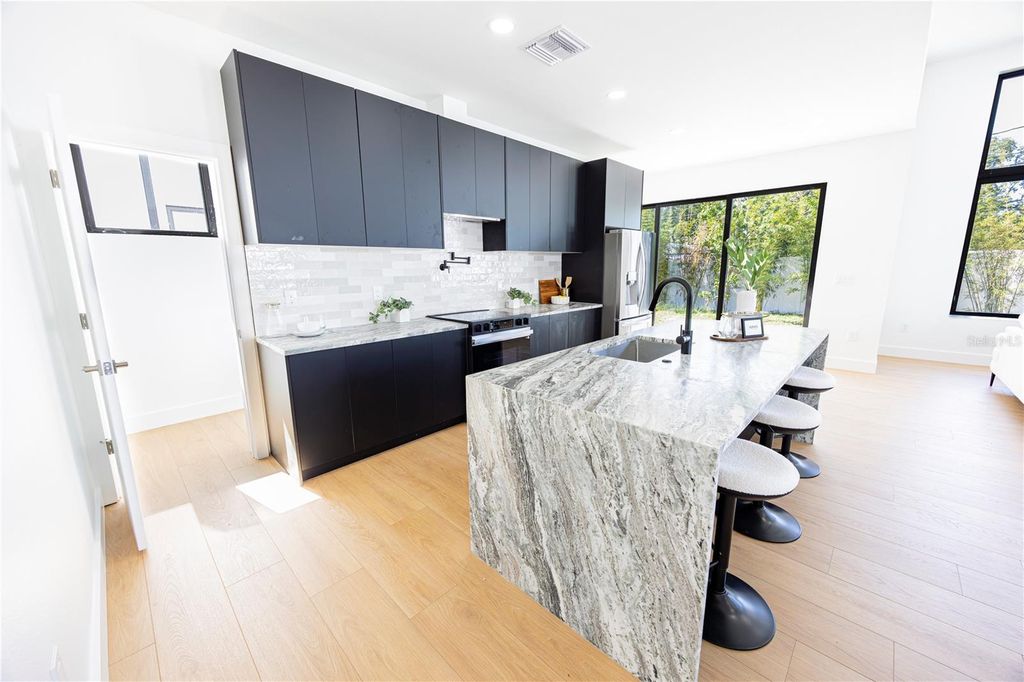 Image 46 of property listing at 2521 18TH AVENUE N, St Petersburg, FL 33713