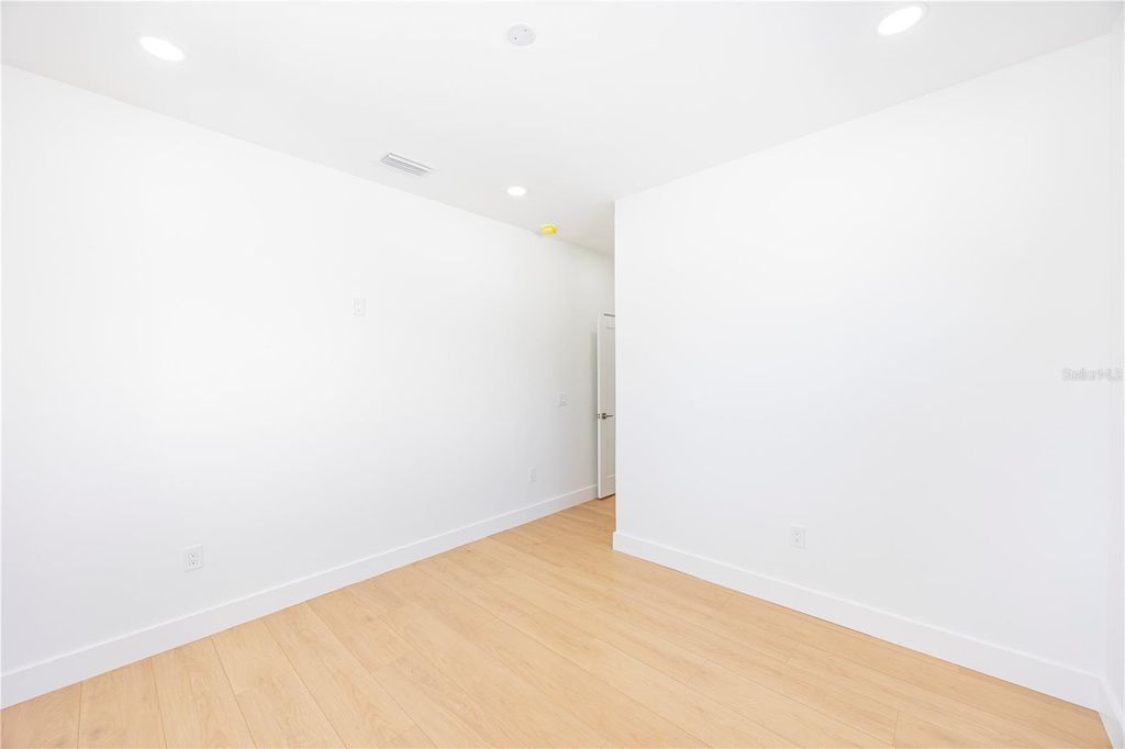 Image 62 of property listing at 2521 18TH AVENUE N, St Petersburg, FL 33713